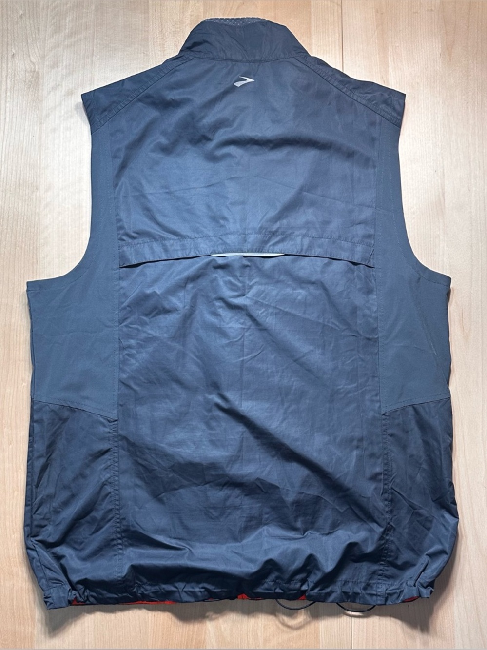 Brooks Shelter Technology Vest Size L - Picture 2 of 6